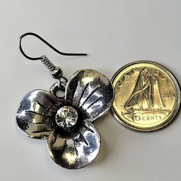 Floral Silver Tone Earrings - Picture 4 of 9